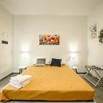 College Apartament *