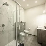 College Apartament *