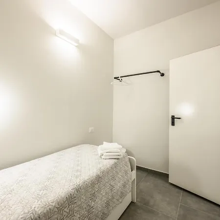 Apartment College